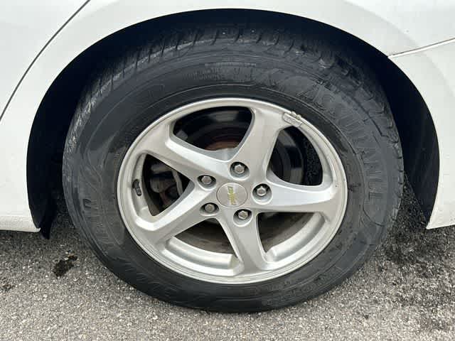 Thumbnail: 2017 Chevrolet Malibu - 5