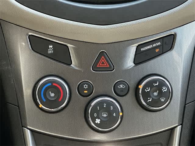 Thumbnail: 2015 Chevrolet Trax - 12