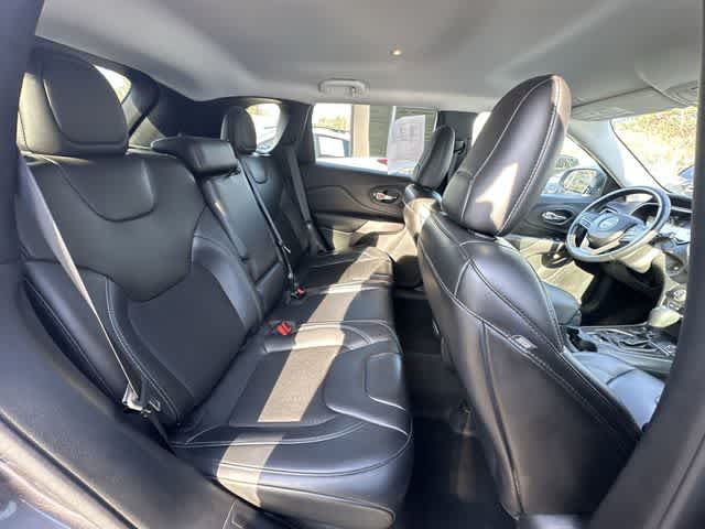 Thumbnail: 2019 Jeep Cherokee - 22