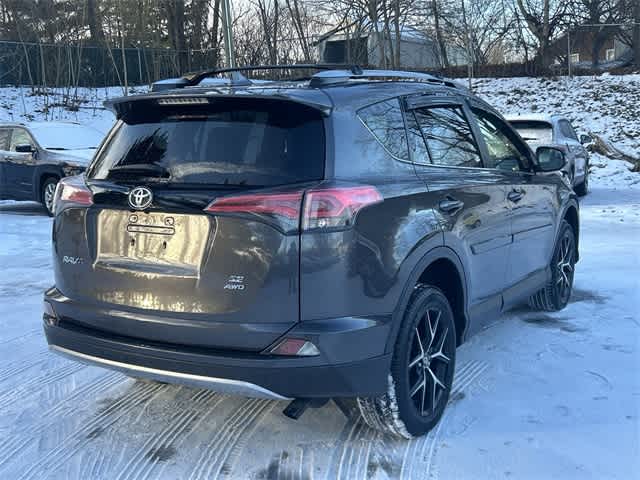 Thumbnail: 2018 Toyota RAV4 - 31