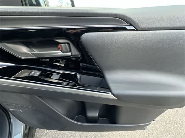 2025 Subaru Solterra Limited 22