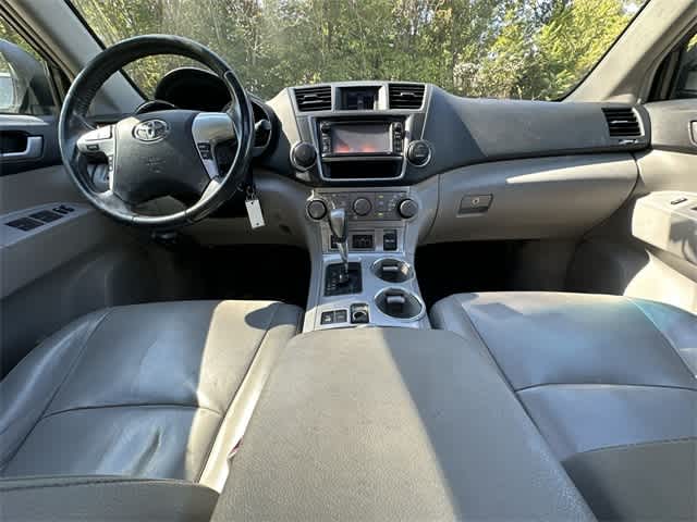 Thumbnail: 2013 Toyota Highlander - 19