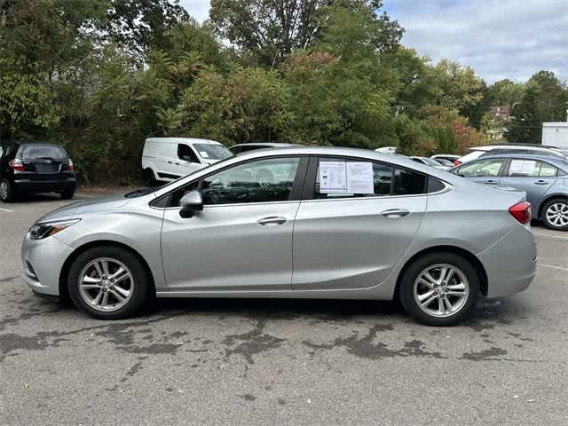 2017 Chevrolet Cruze LT photo 2