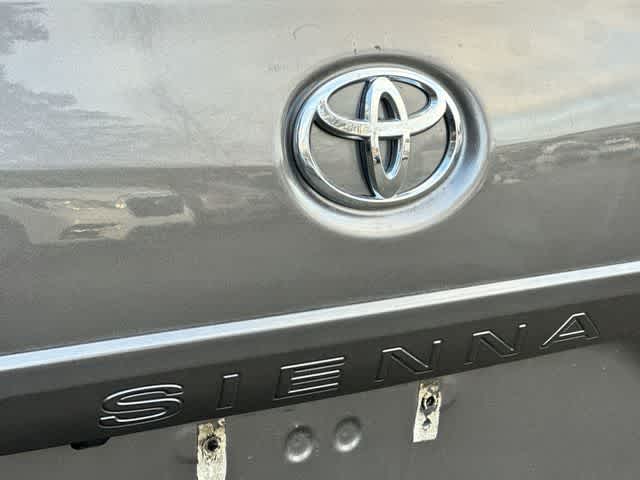 Thumbnail: 2020 Toyota Sienna - 26