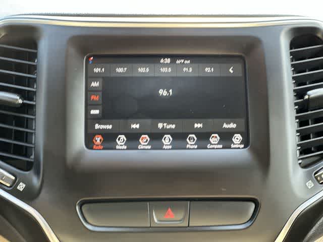 Thumbnail: 2019 Jeep Cherokee - 10