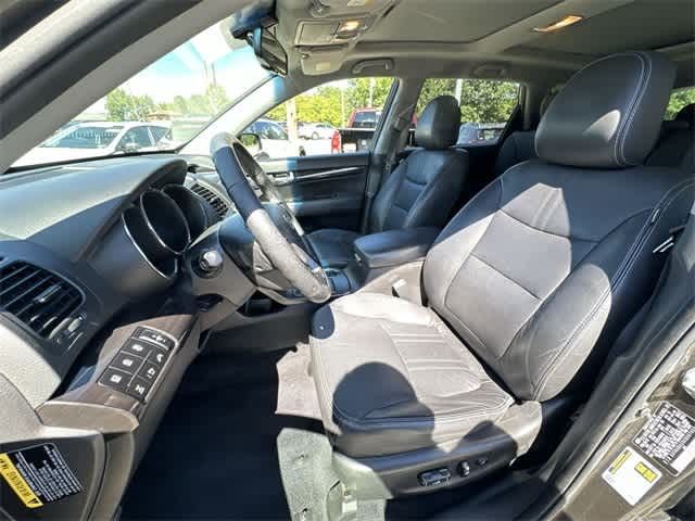 Thumbnail: 2012 Kia Sorento - 15