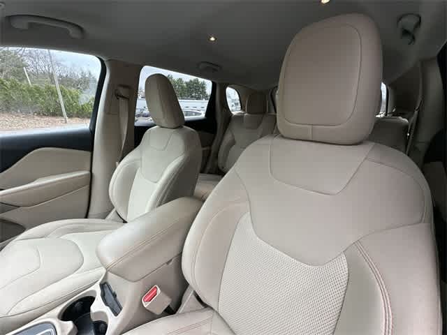 Thumbnail: 2019 Jeep Cherokee - 15