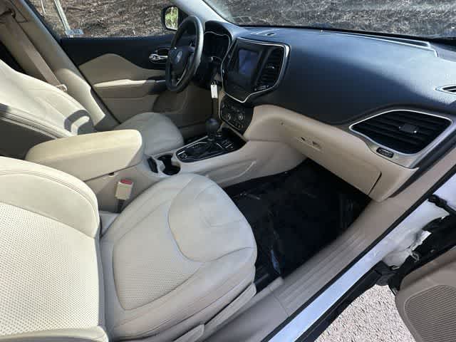 Thumbnail: 2019 Jeep Cherokee - 18