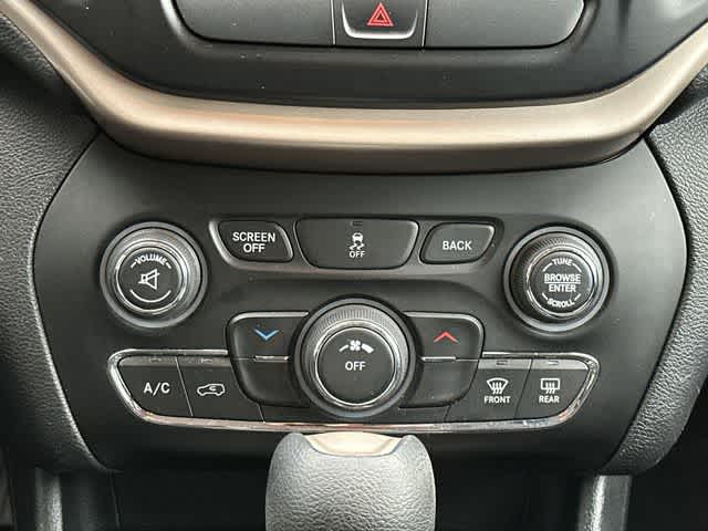 Thumbnail: 2016 Jeep Cherokee - 14