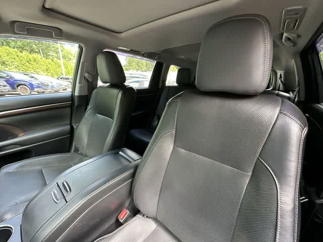 Thumbnail: 2015 Toyota Highlander - 16