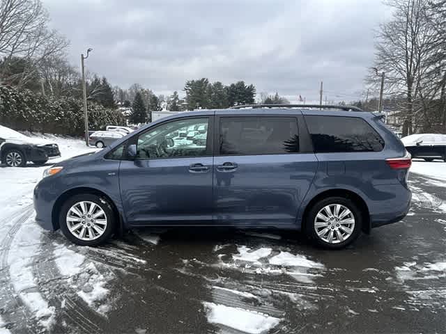 Thumbnail: 2017 Toyota Sienna - 2