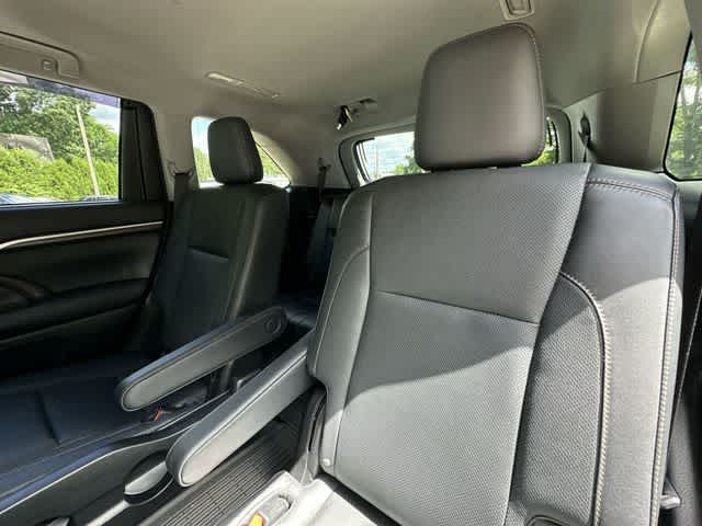 Thumbnail: 2015 Toyota Highlander - 17