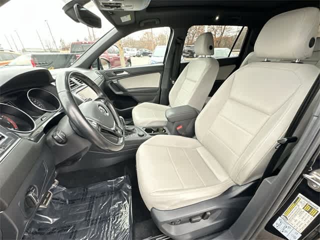 Thumbnail: 2021 Volkswagen Tiguan - 17