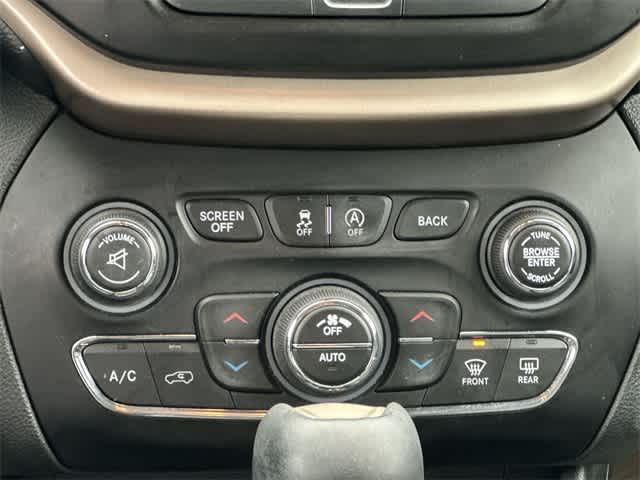 Thumbnail: 2016 Jeep Cherokee - 15