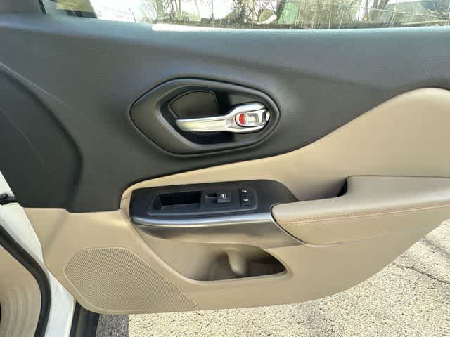 Thumbnail: 2019 Jeep Cherokee - 20