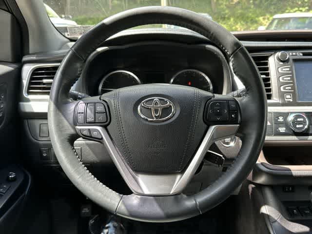 Thumbnail: 2015 Toyota Highlander - 7