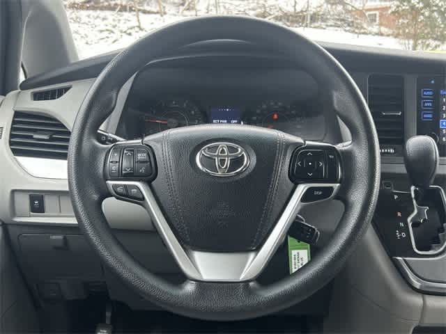 Thumbnail: 2017 Toyota Sienna - 7