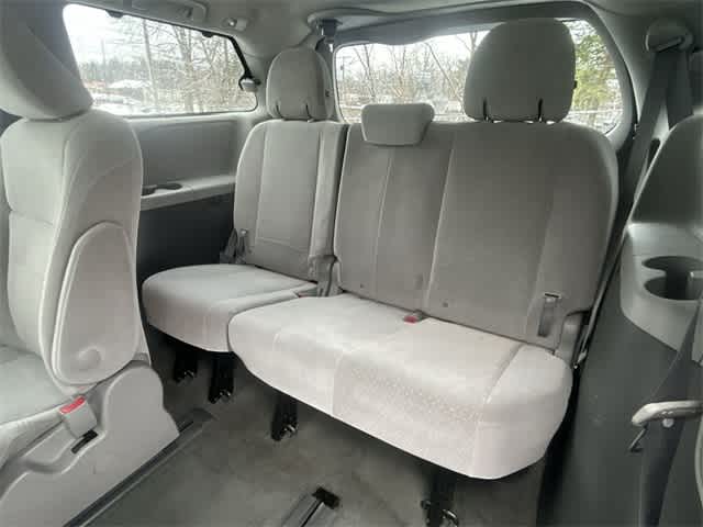 Thumbnail: 2017 Toyota Sienna - 19