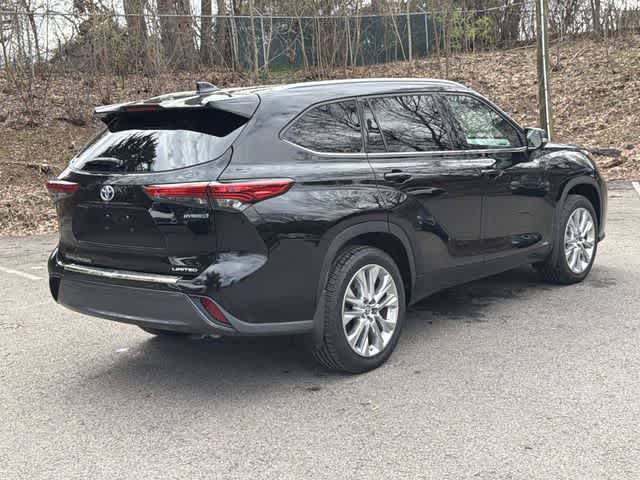 Thumbnail: 2023 Toyota Highlander - 36