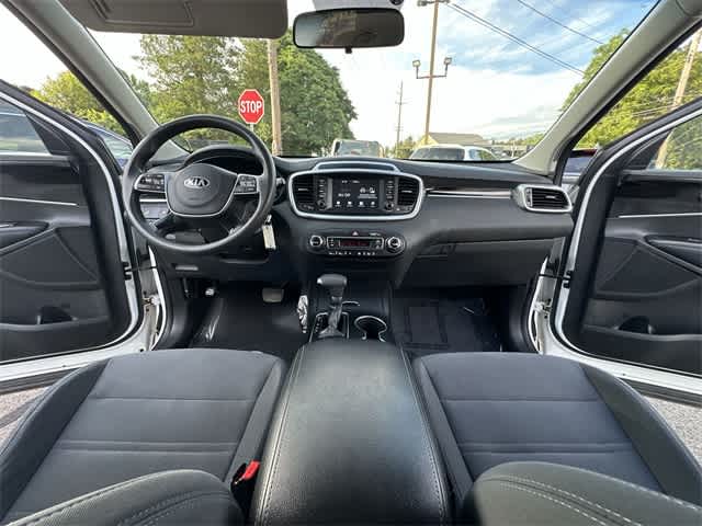 Thumbnail: 2019 Kia Sorento - 18