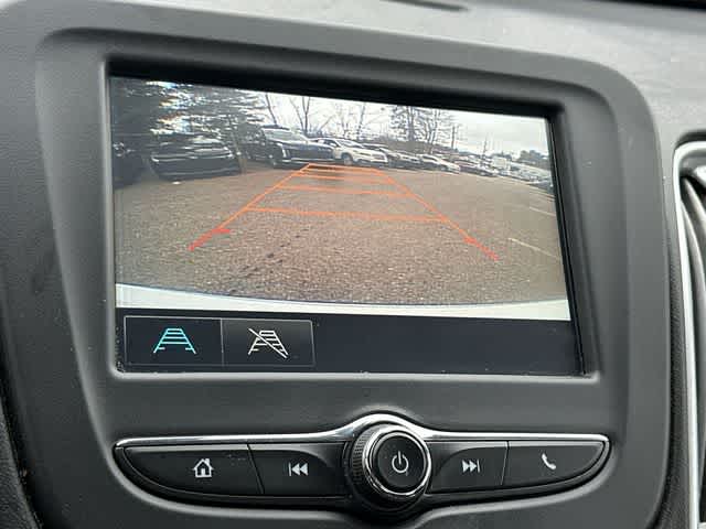 Thumbnail: 2017 Chevrolet Malibu - 12