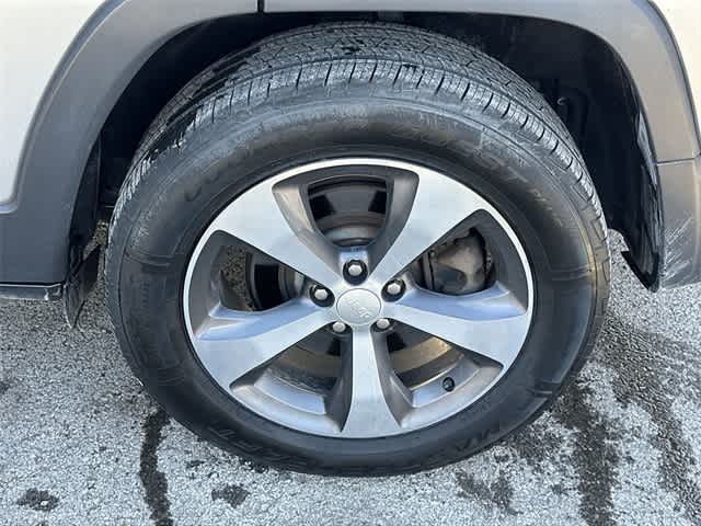 Thumbnail: 2019 Jeep Cherokee - 5