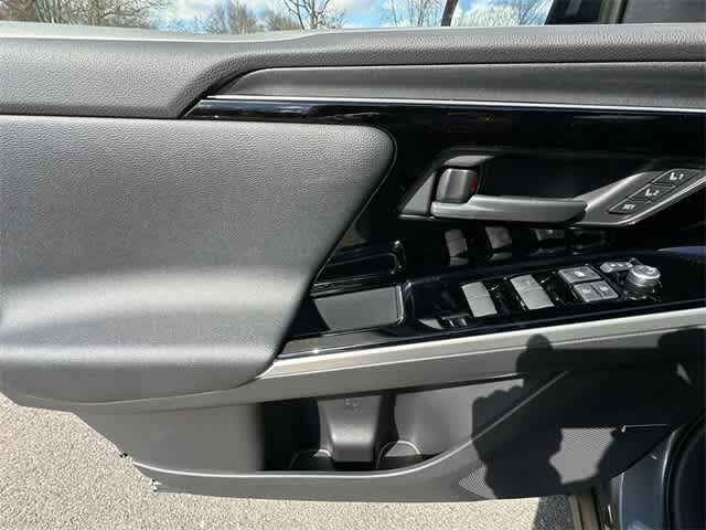 2025 Subaru Solterra Limited 17