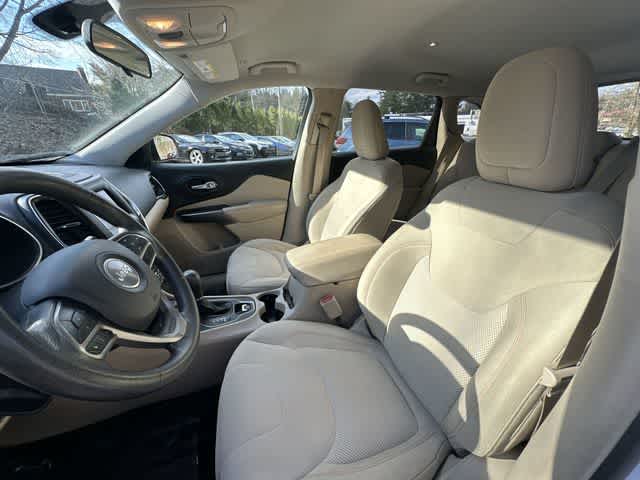 Thumbnail: 2019 Jeep Cherokee - 15