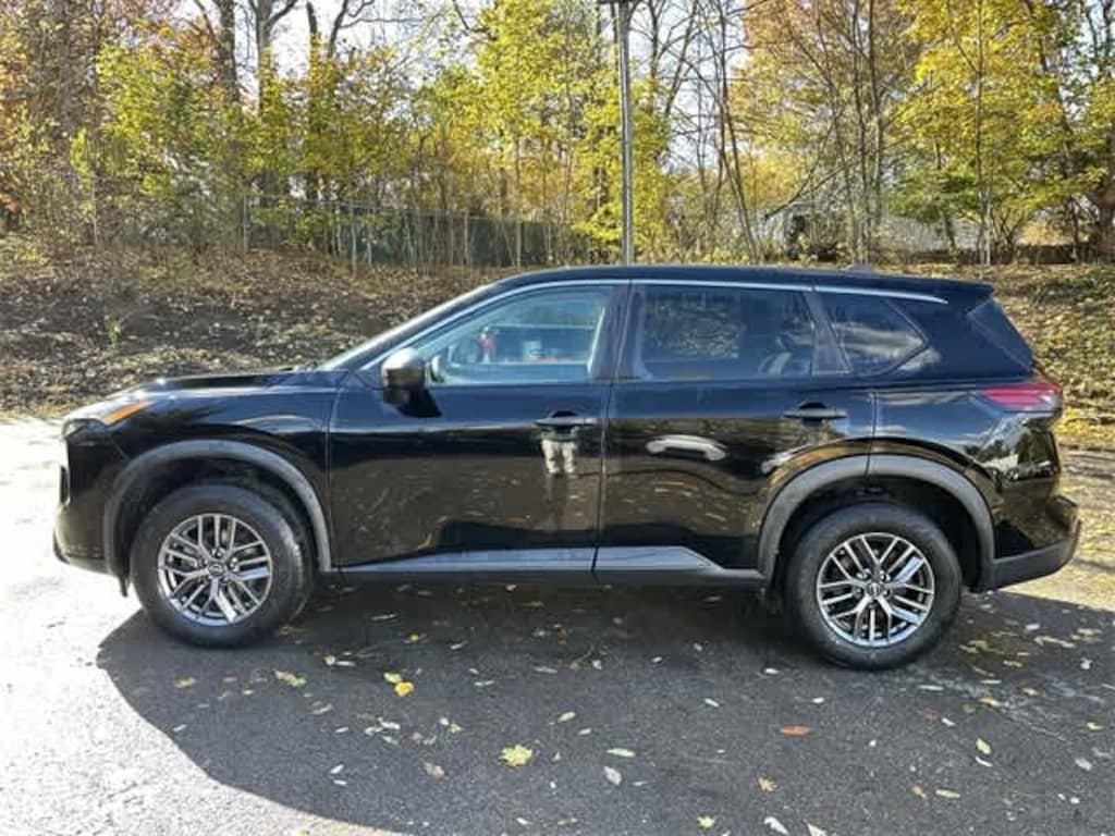 Used 2024 Nissan Rogue S SUV