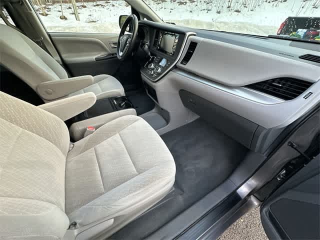 Thumbnail: 2020 Toyota Sienna - 18