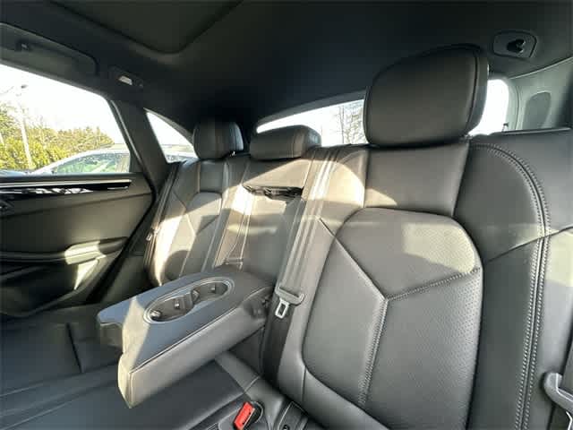 Thumbnail: 2020 Porsche Macan - 17