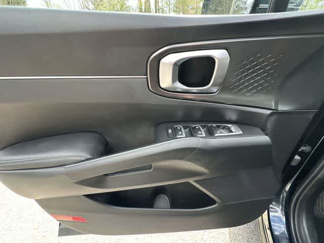 Thumbnail: 2023 Kia Sorento - 18