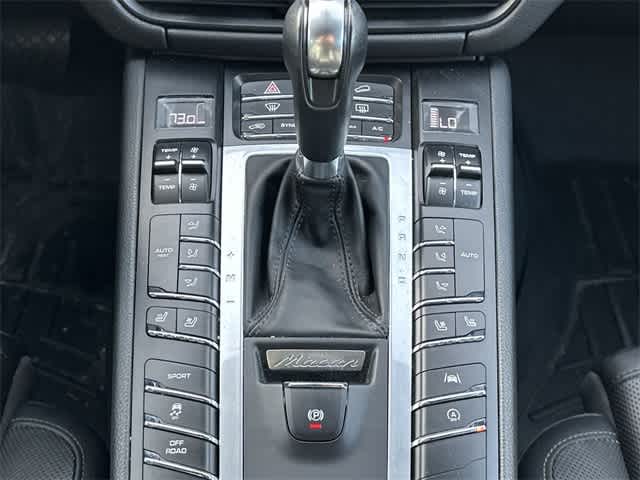 Thumbnail: 2020 Porsche Macan - 15