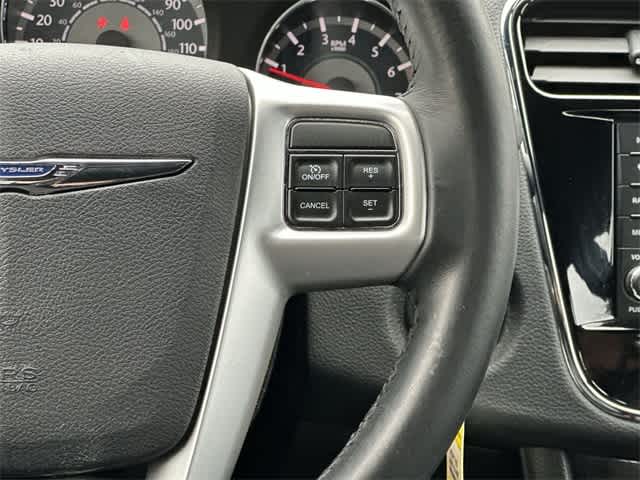 2012 Chrysler 200 Limited 8