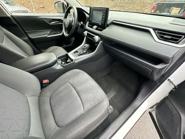 Thumbnail: 2020 Toyota RAV4 - 21