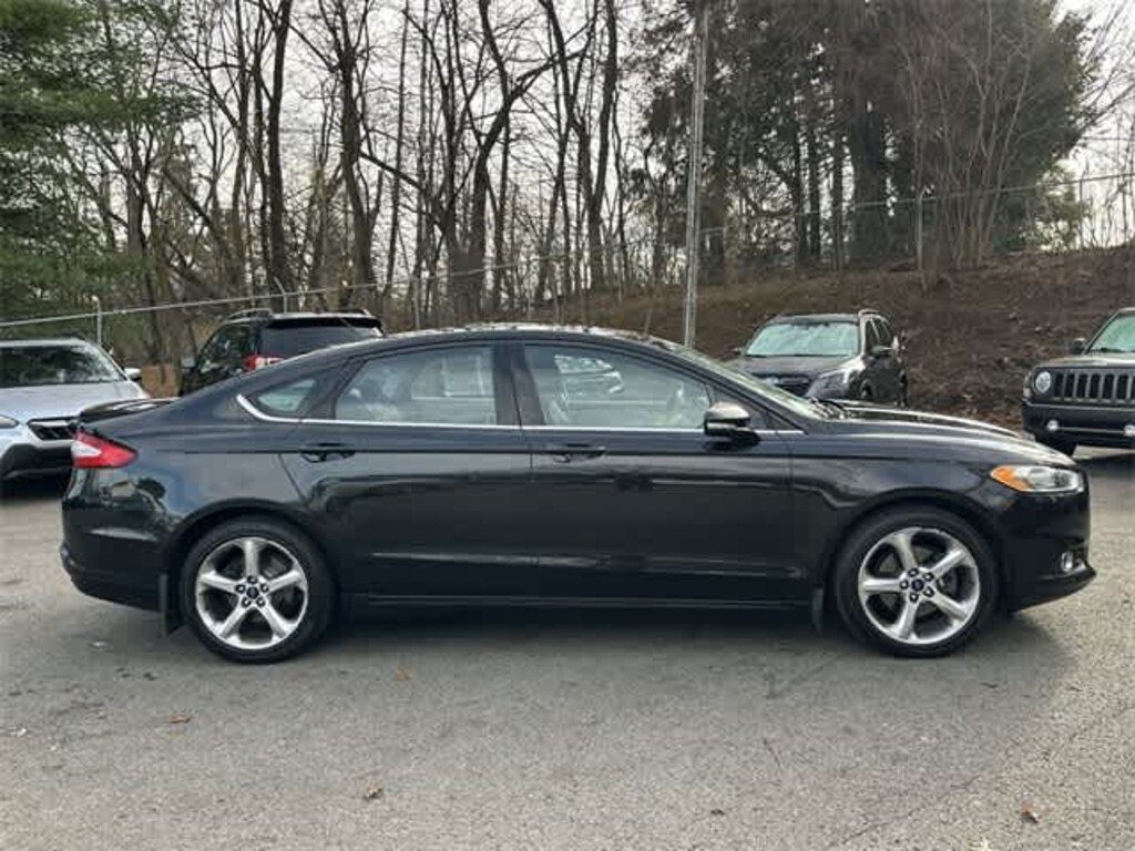 Used 2015 Ford Fusion SE Sedan