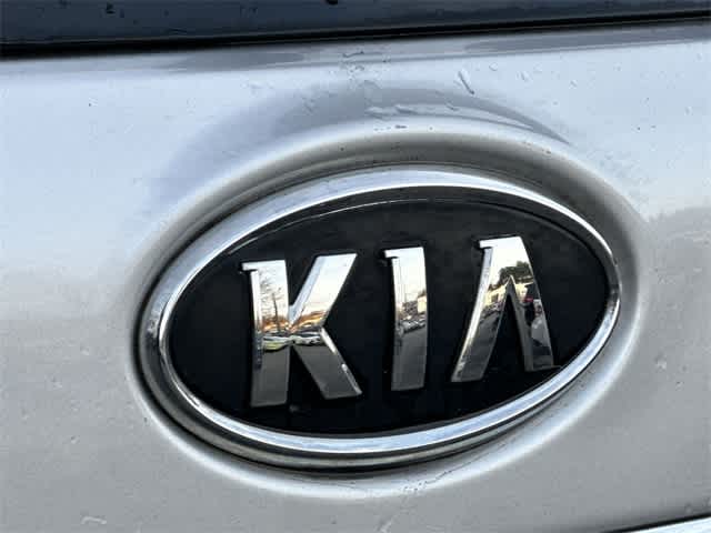 Thumbnail: 2011 Kia Sorento - 15