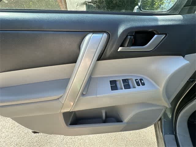 Thumbnail: 2013 Toyota Highlander - 17