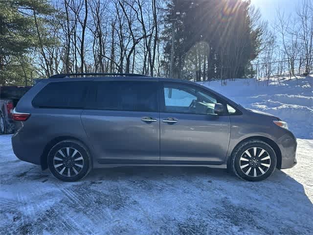 Thumbnail: 2020 Toyota Sienna - 3