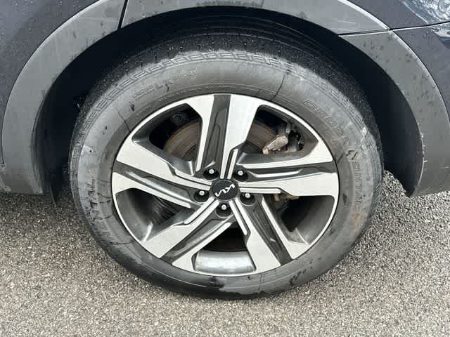 Thumbnail: 2023 Kia Sorento - 5