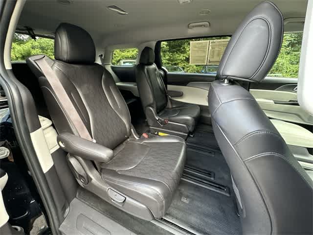 Thumbnail: 2022 Kia Carnival - 24