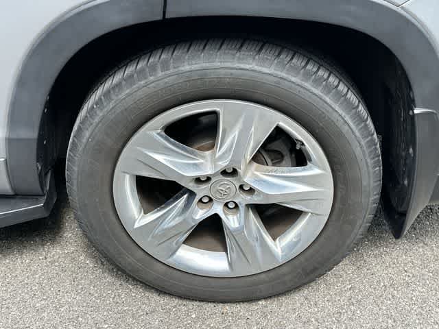 Thumbnail: 2015 Toyota Highlander - 4