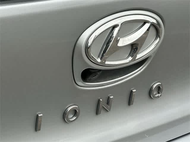 Thumbnail: 2022 Hyundai Ioniq - 24