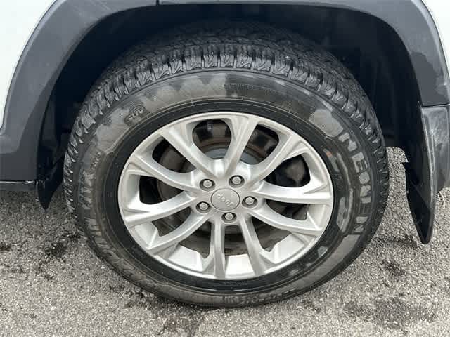 Thumbnail: 2019 Jeep Cherokee - 5