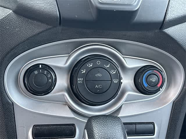 Thumbnail: 2016 Ford Fiesta - 10