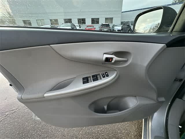 Thumbnail: 2013 Toyota Corolla - 13