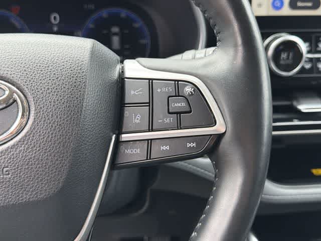 Thumbnail: 2023 Toyota Highlander - 10