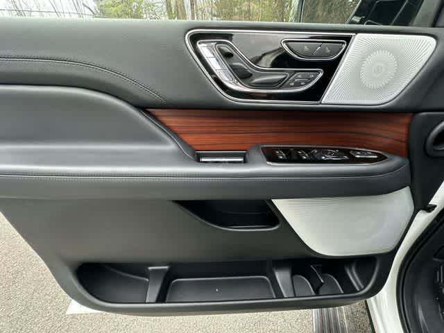 Thumbnail: 2024 Lincoln Navigator - 18