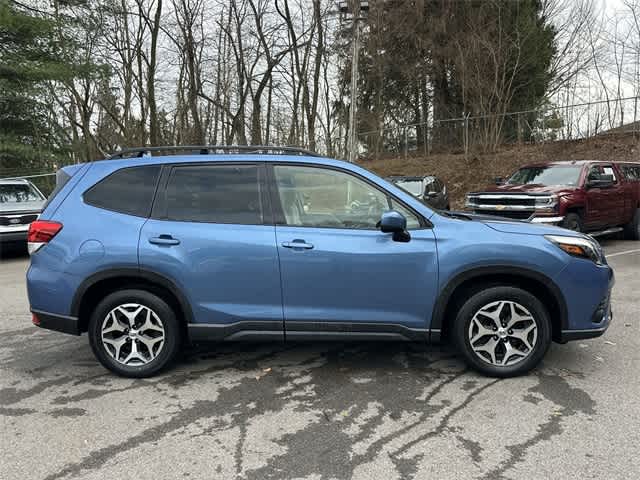 2023 Subaru Forester Premium photo 2