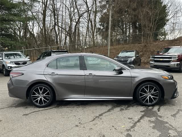 2024 Toyota Camry SE photo 3